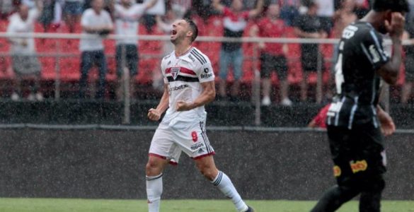 Calleri decidiu o clássico (Foto: Divulgação)