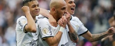 Corinthians venceu com gol de Fábio Santos (Foto: Twitter/Corinthians)