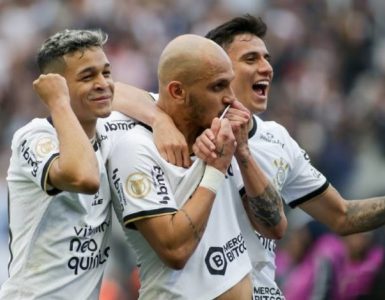 Corinthians venceu com gol de Fábio Santos (Foto: Twitter/Corinthians)
