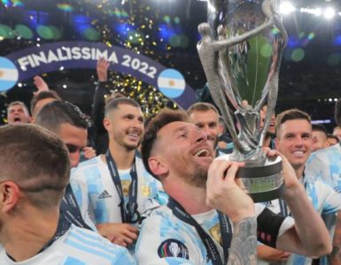 Messi ergueu a taça em Wembley